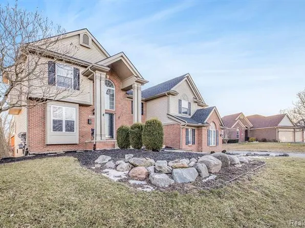 43275 Pond Bluff Dr #79, Van Buren Township, MI 48111