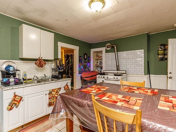 2nd image of 76 Leighton St