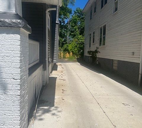 2nd image of 1731 Taylor Rd