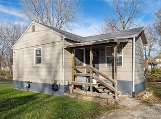 910 Brook St, Center Point, IA 52213