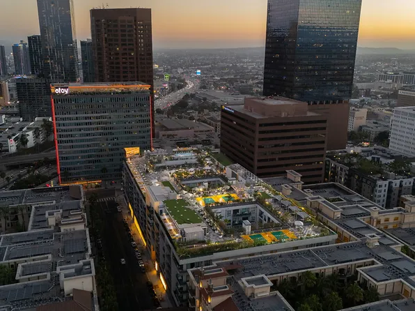 Skylux on Wilshire