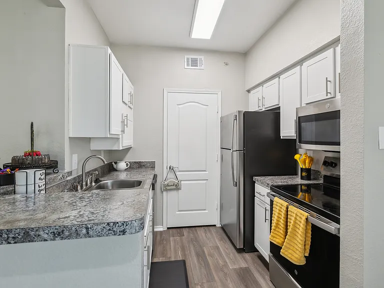 St Andrews at River Park Apartments — Photo 6
