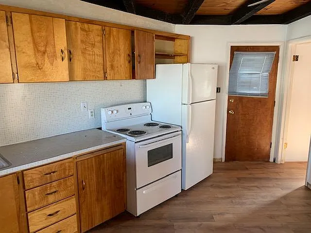 1534 Laurel Ave — Photo 2