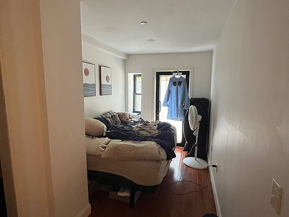 2nd image of 256 W 135th St APT 1R