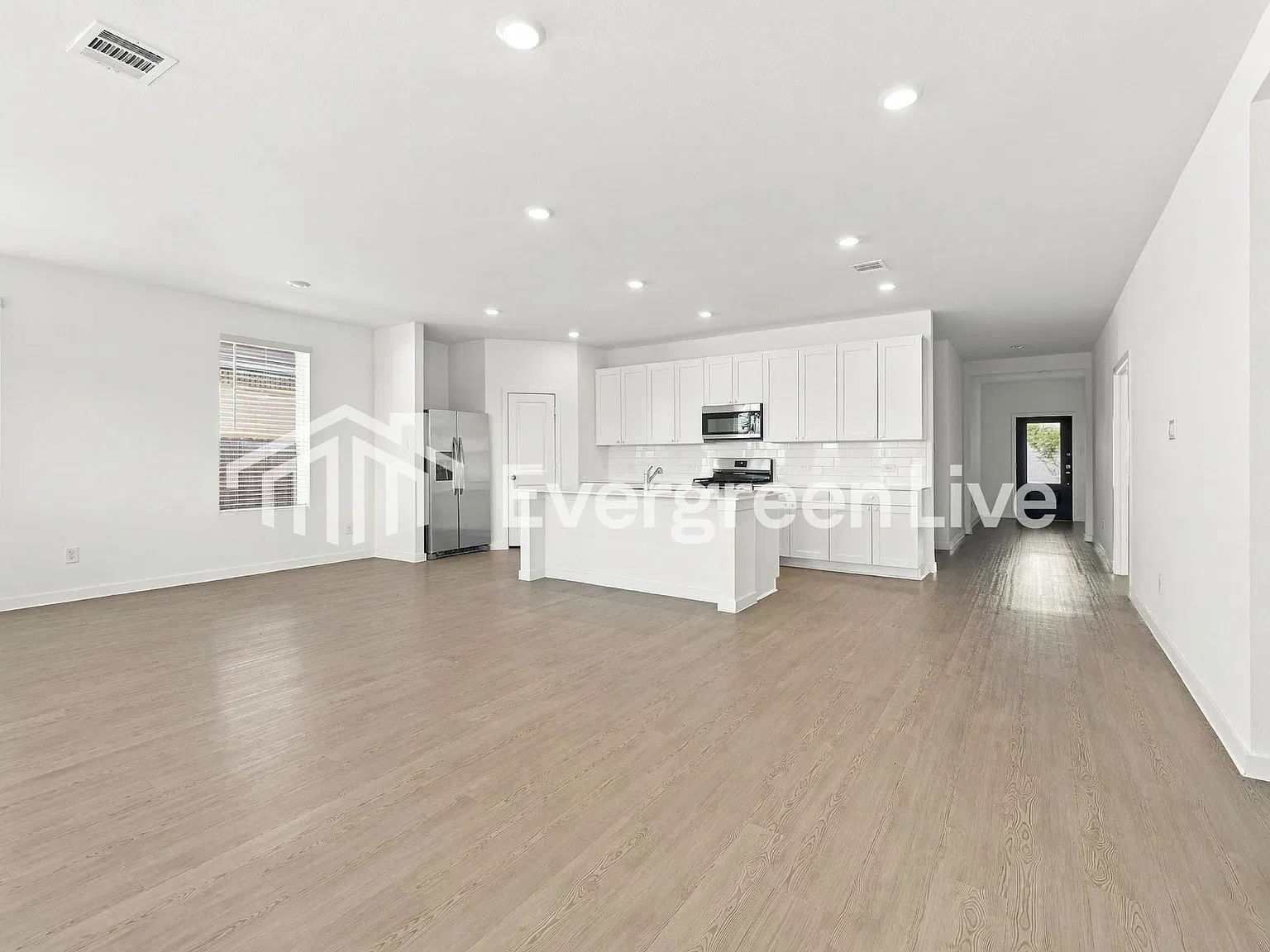 3 bed, 2.0 bath, 1970 sqft, $1,995 — Photo 4