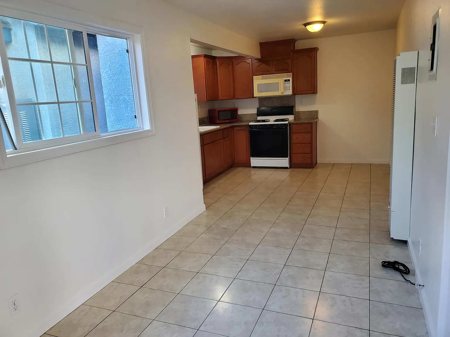 633 W 5th St — Photo 3