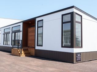 17 Myrtle St, Stratford, PE C1B1P4