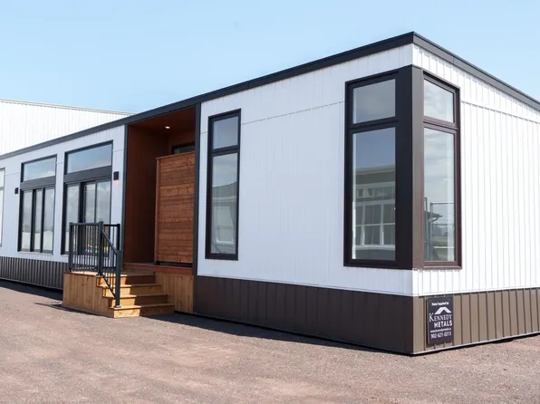 17 Myrtle St, Stratford, PE C1B 1P4