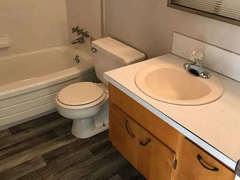 401 S Holly St — Photo 12