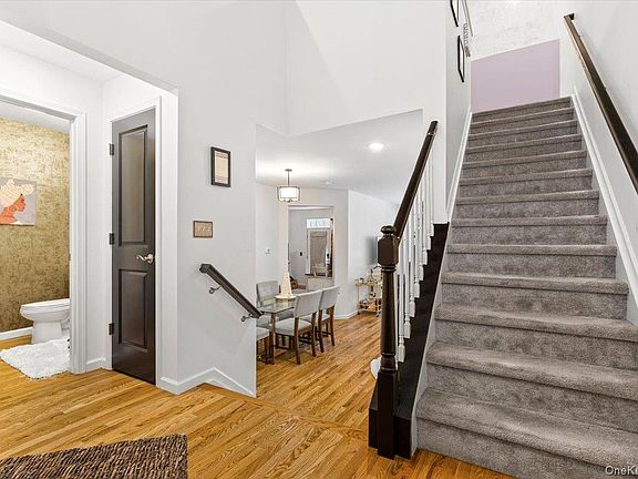 4th image of 17 Woodrose Court