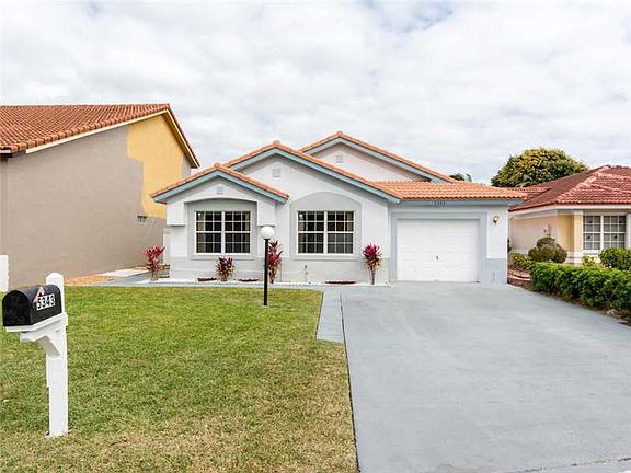 Beautiful Home in Monterey Gated Community!
