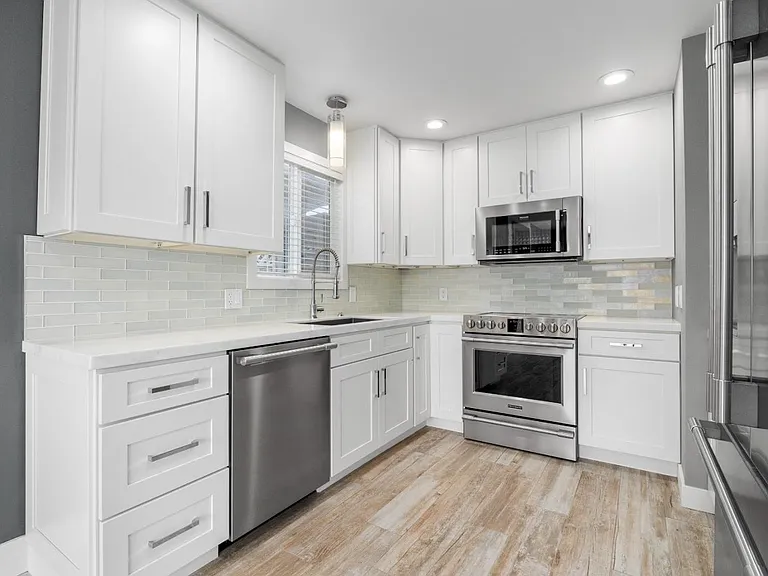 22951 E Cliff Dr — Photo 3