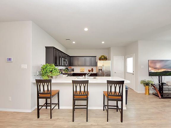5th image of 6019 Blue Pansy St