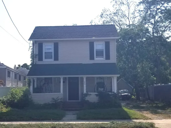 42 5th Ave, Bay Shore, NY 11706