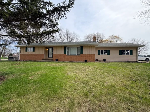 734 1st St, West Brooklyn, IL 61378