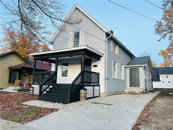 402 Sandusky St, Conneaut, OH 44030