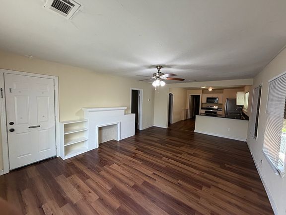 4th image of 711 8th Ave N