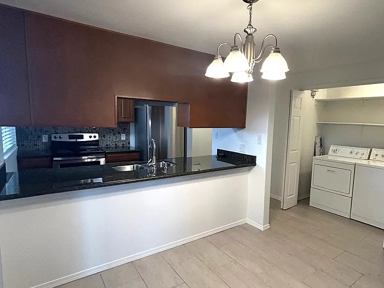 2501 Lexington Ave #A — Photo 3