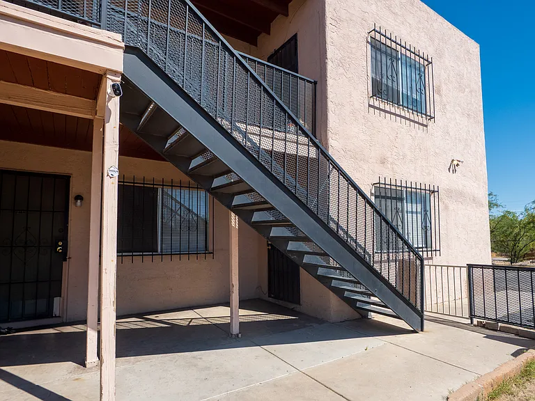 2460 N Balboa Ave — Photo 14
