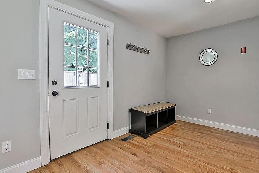 1st image of 7 Oak St