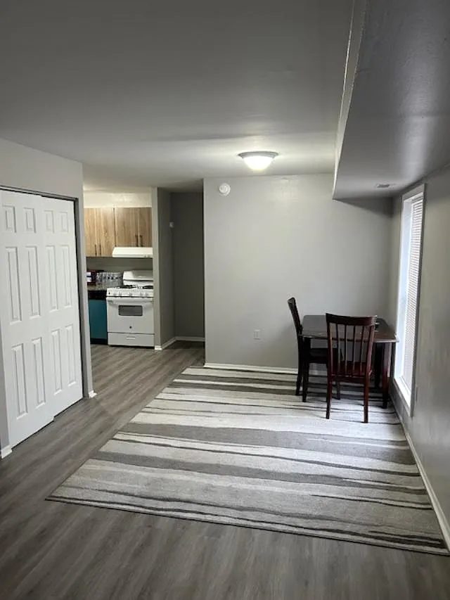 2 bed, 900 sqft, $1,700 — Photo 1