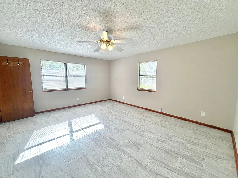 3990 Clearwater Ln — Photo 13