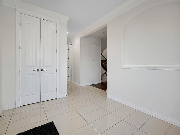 3rd image of 40 S Baywater Ct SW