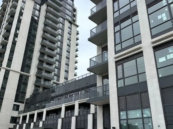 202 Burnhamthorpe Rd E, Mississauga, ON