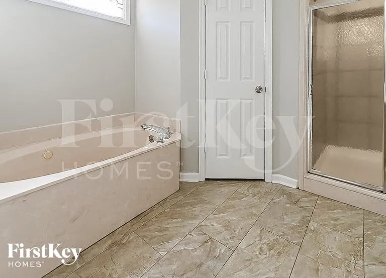 8690 Rivermill Cv — Photo 11