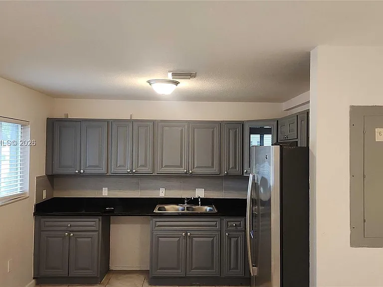 14084 NE 2nd Ave #14084 — Photo 2