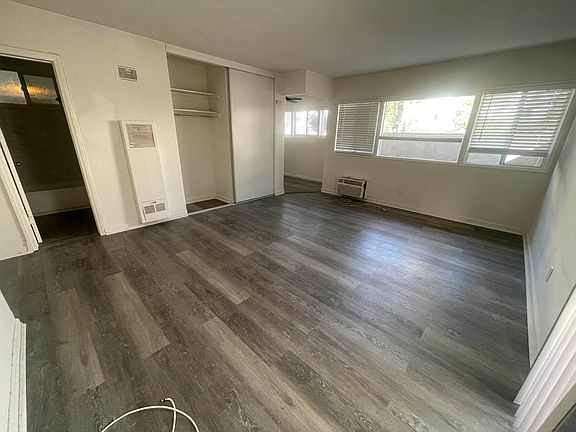 5th image of 11104-2 Aqua Vista St #39