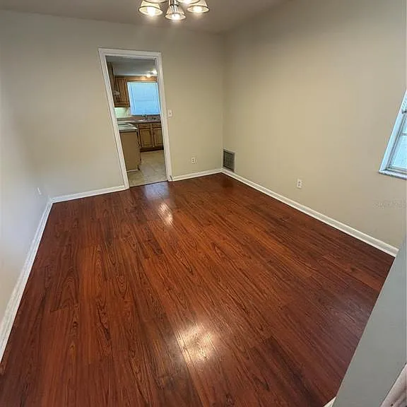 517 London Rd — Photo 6