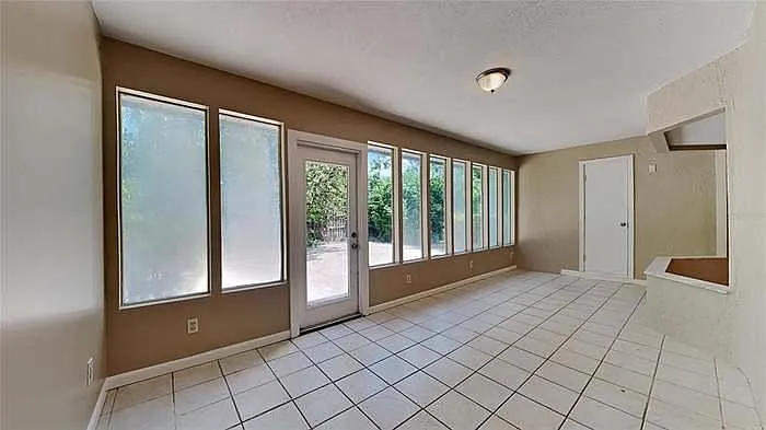 10533 Stradford Row — Photo 11