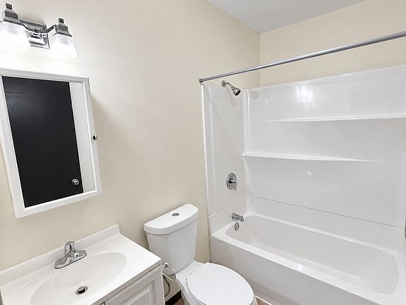 4th image of 20 Yawkey Ave #2