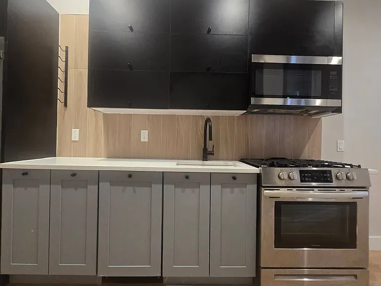 172 New York Ave #1R — Photo 2
