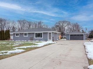 8898 S 84th St, Franklin, WI 53132