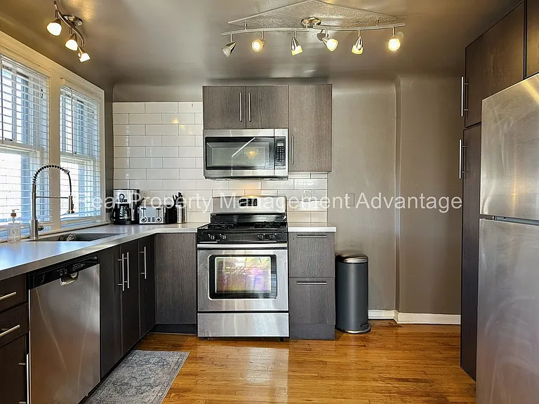 781 Camden — Photo 7