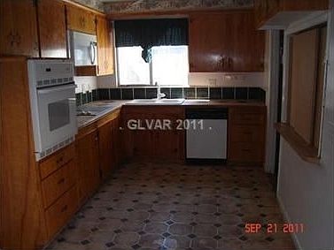 2nd image of 3617 Riviera Ave