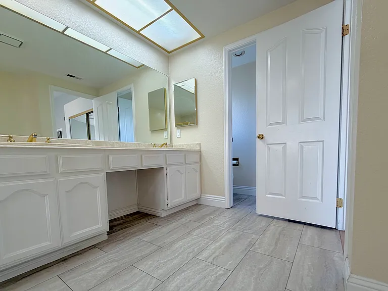 1066 Sandalwood Ln — Photo 22