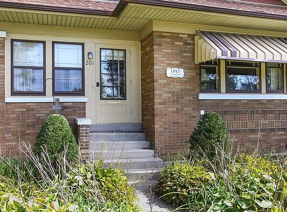3rd image of 201 N Hickory Ave