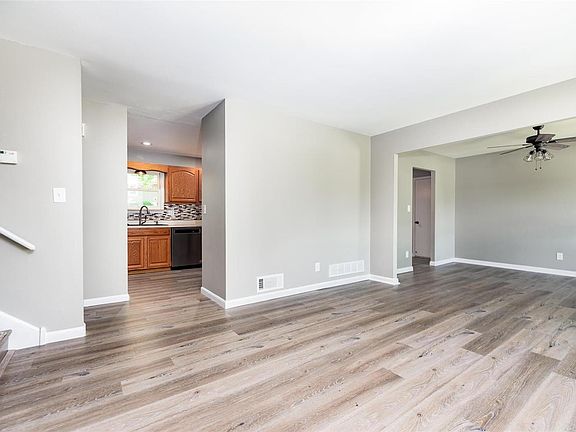 3rd image of 29 Picardy Dr