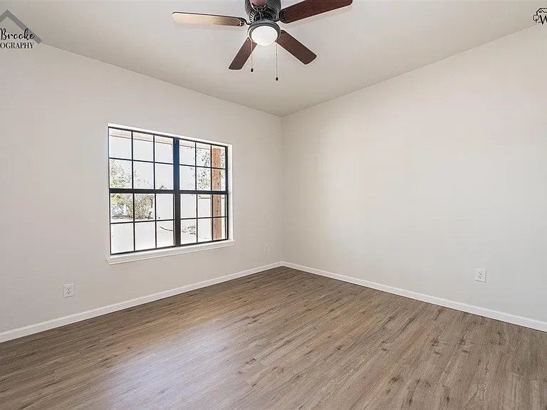 103 W Aldine St — Photo 17