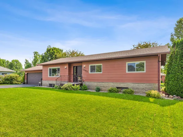 1205 Broadway St, Lisbon, ND 58054