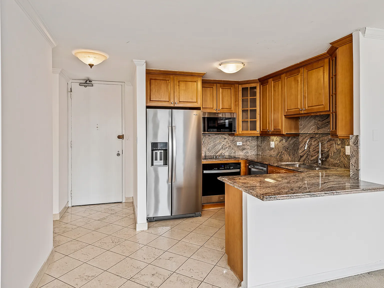Studio, 700 sqft, $2,000 — Photo 2