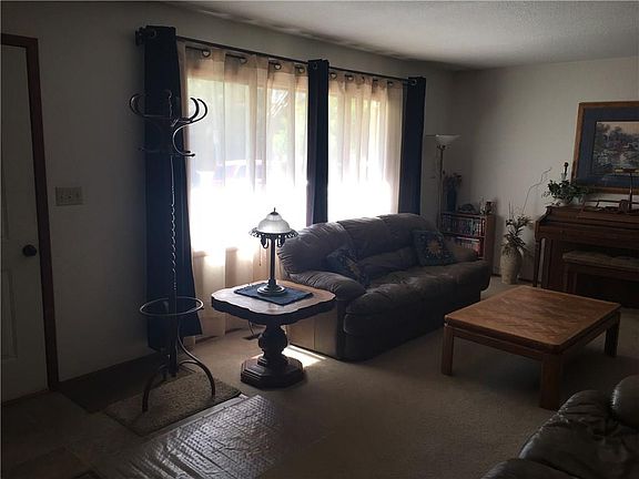 3rd image of 321 Jewel Dr