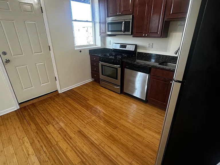 56 E 50th St #1 — Photo 7