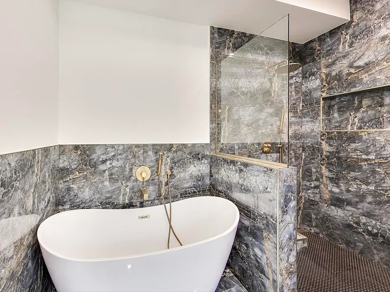 E Madison Park — Photo 19