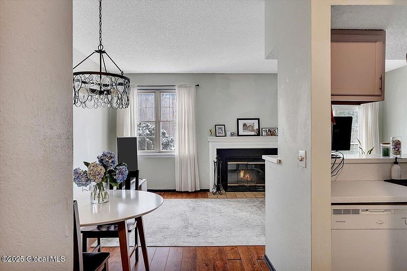 5th image of 143 Monmouth Way