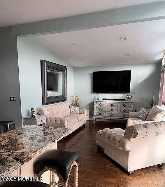 3 bed, 1.5 bath, 1122 sqft, $2,500 — Photo 3