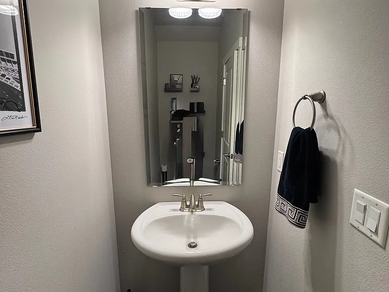 1411 NE Park Dr — Photo 10